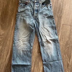 Dark wash Levi’s Ribcage jeans